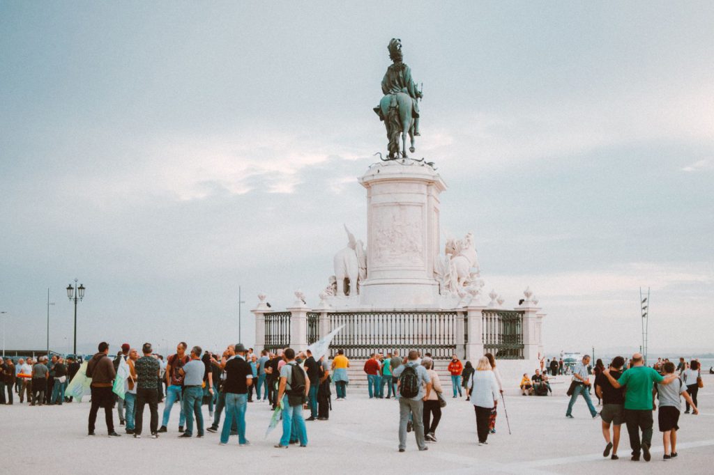 Comment une ville choisit (et finance) une œuvre monumentale