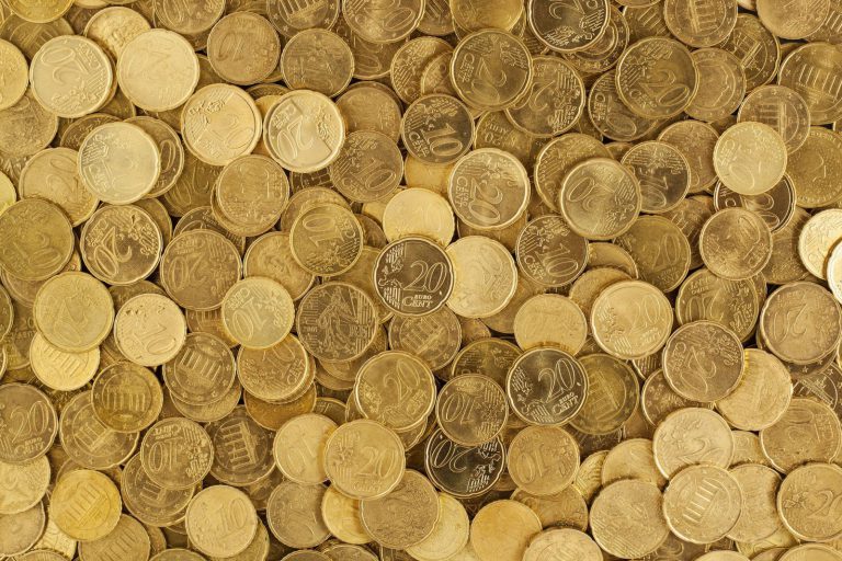 Pièces de monnaie et symbolique : quand l'argent devient matière artistique