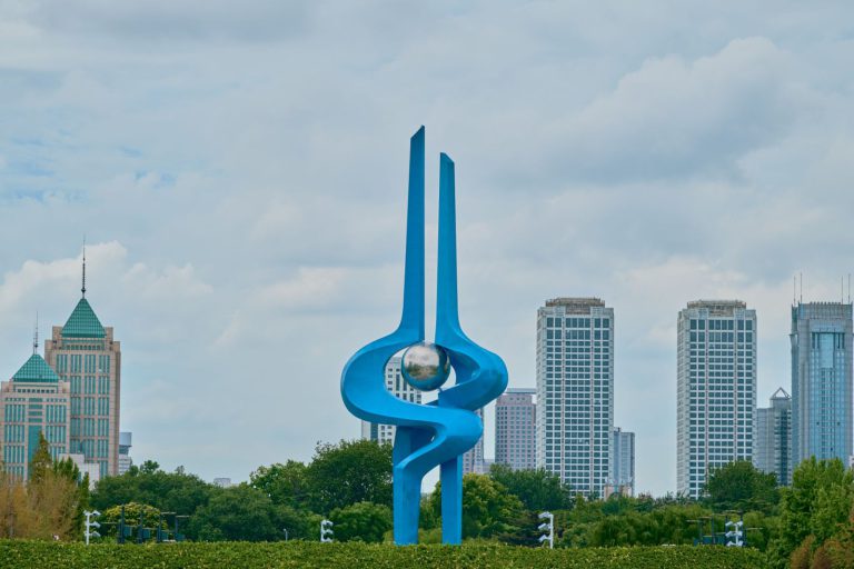 Sculptures géantes : quand l'art quitte les galeries pour la rue